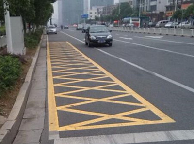 通州路边黄色网格线