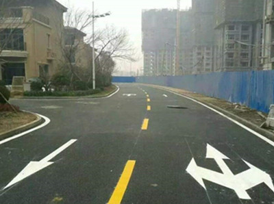 通州别墅区道路画箭头线