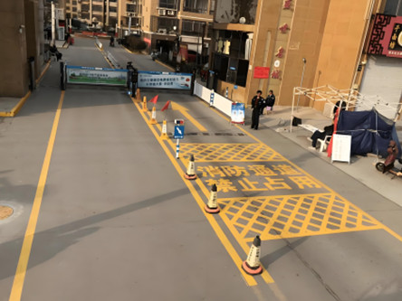 通州小区大门口划消防线