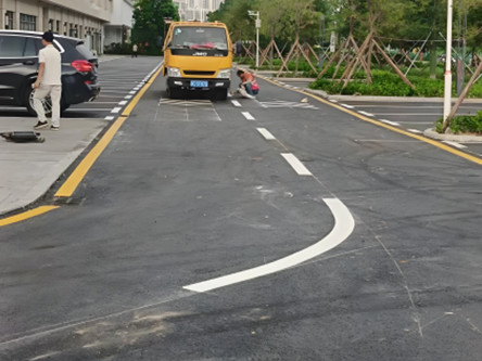通州小区弯道划线