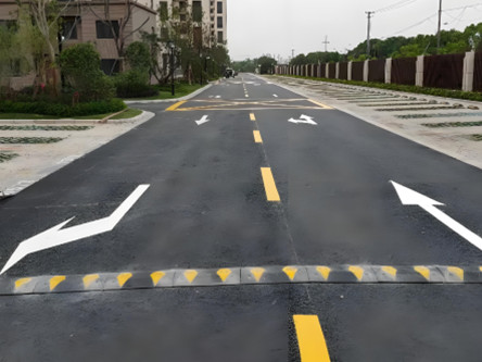 通州小区过道划交通线